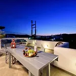 Hara's In , Paros ナウサ