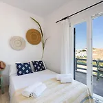 Hara's In , Paros * ナウサ