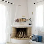 Hara's In , Paros * ナウサ
