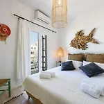Hara's In , Paros ナウサ