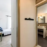 Hara's In , Paros
