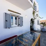 Hara's In , Paros *