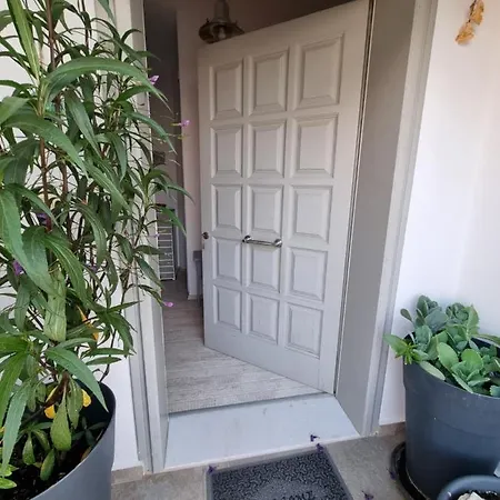 Hara's In , Paros Nyaraló