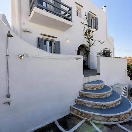 Hara's In , Paros