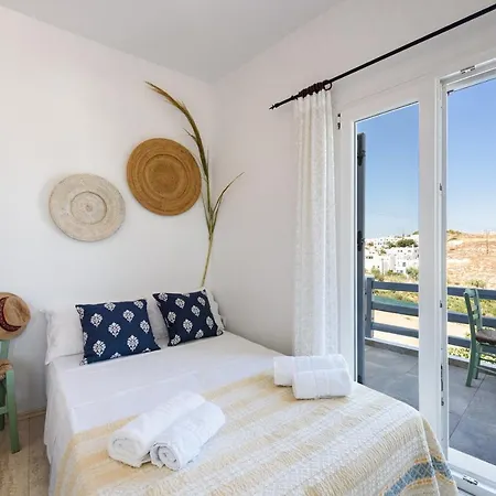 Hara's In , Paros * Náusza