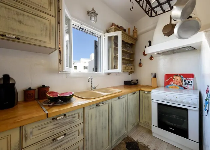 Hara's In , Paros * Науса