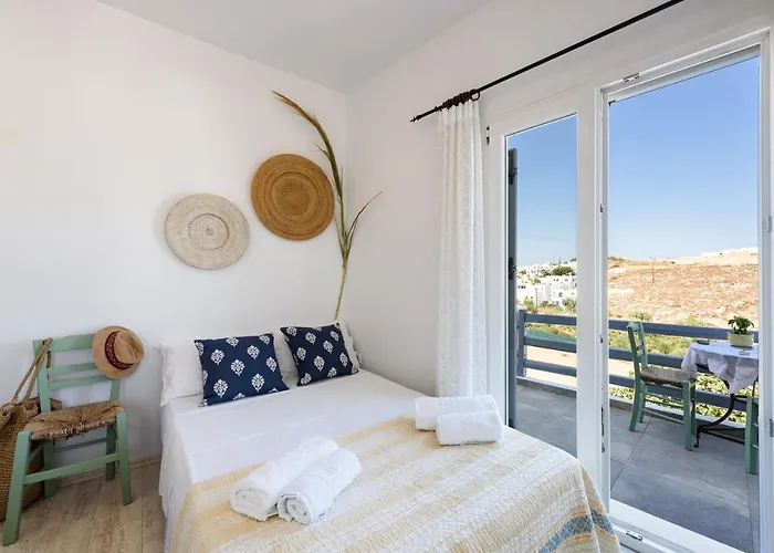 Hara's In , Paros * Науса