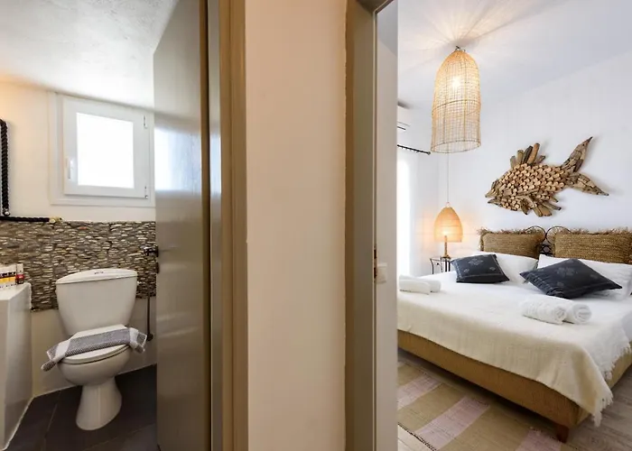 Hara's In , Paros * Науса