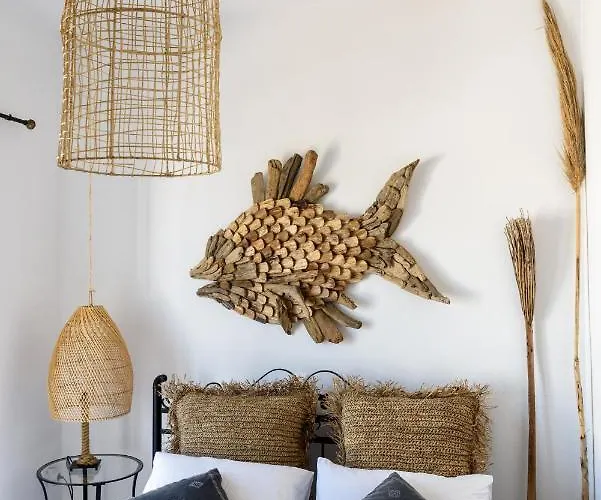 Hara's In , Paros * Науса