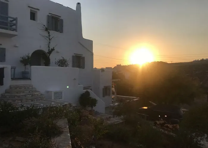 Hara's In , Paros