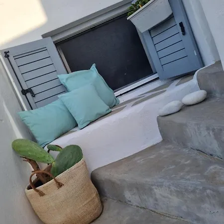 Hara's In , Paros * Науса