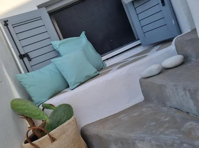 Hara's In , Paros * Naousa