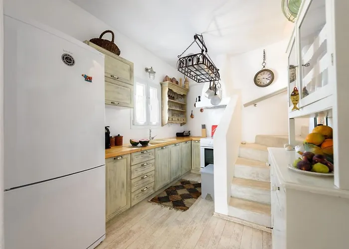 Hara's In , Paros Naousa