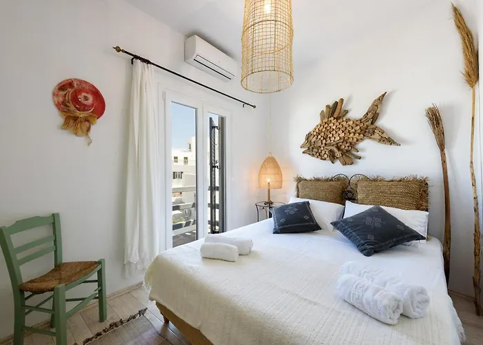 Hara's In , Paros Naousa