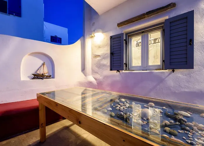 Hara's In , Paros Naousa